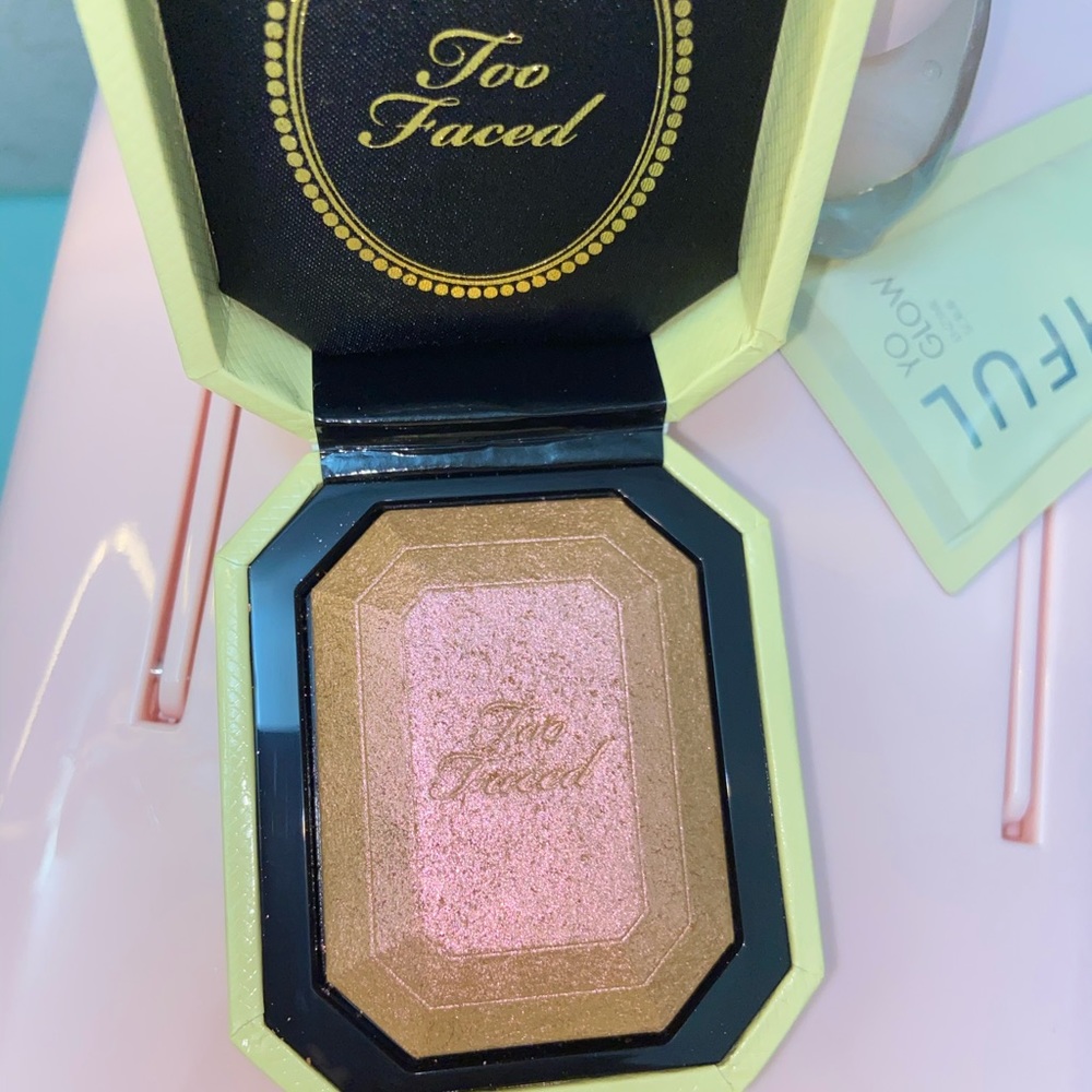 Too faced Diamond light Highlighter